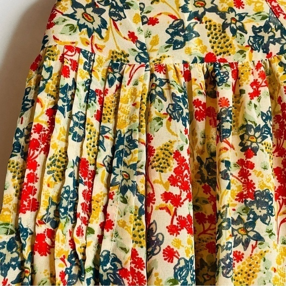 Pins & Needles Floral pleated blouse - Picture 6 of 11